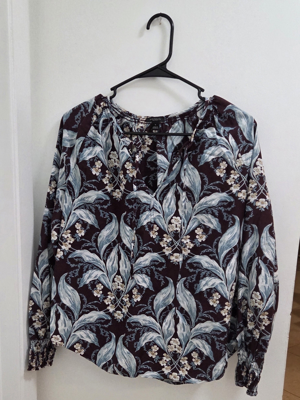 Ann Taylor Factory Floral-Leaf Long Sleeve Blouse - Maroon & Light Blue, M